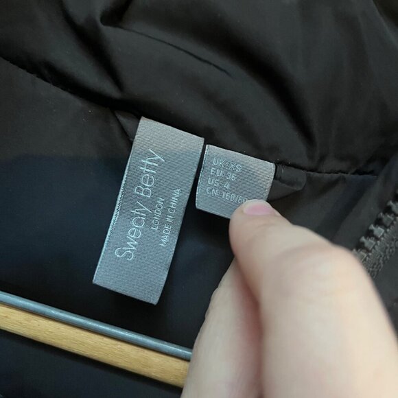 Sweaty Betty Black Hooded Formation Puffa Gilet‎ Down Vest- Sz. XS - Picture 2 of 6